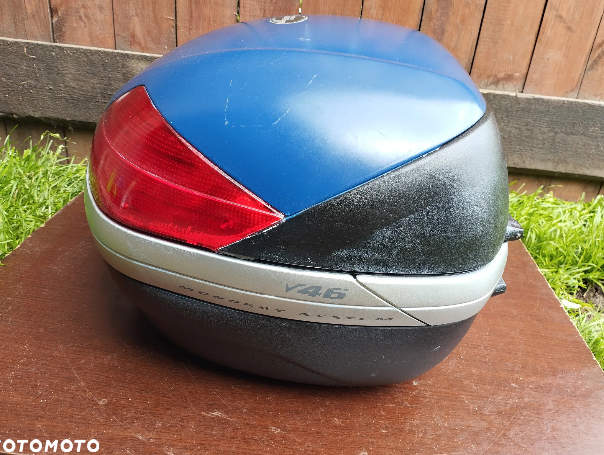 Motocyklowy Kufer Centralny Monokey GIVI V46 - 4
