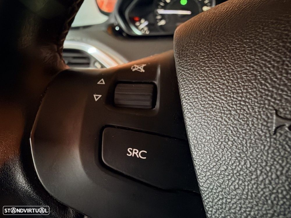 Peugeot 208 1.2 PureTech Allure - 17