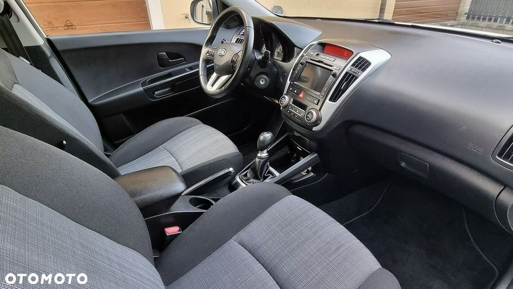 Kia Ceed - 13