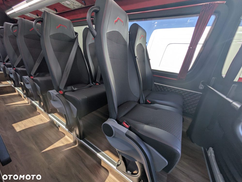 Mercedes-Benz Sprinter 517 - 24