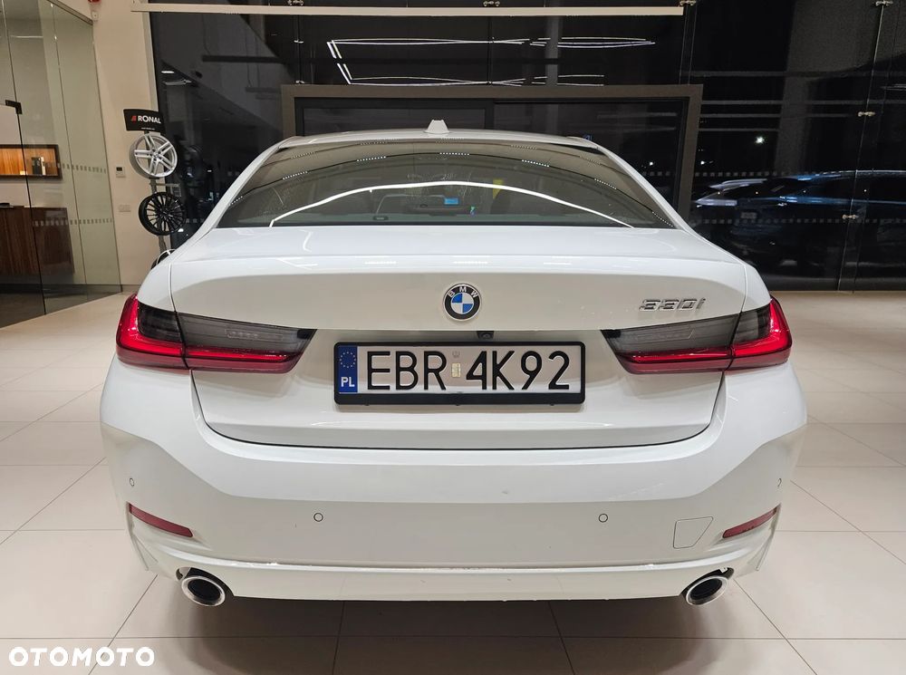 BMW Seria 3 330i - 6