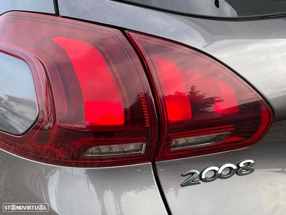 Peugeot 2008 1.2 PureTech Signature - 21