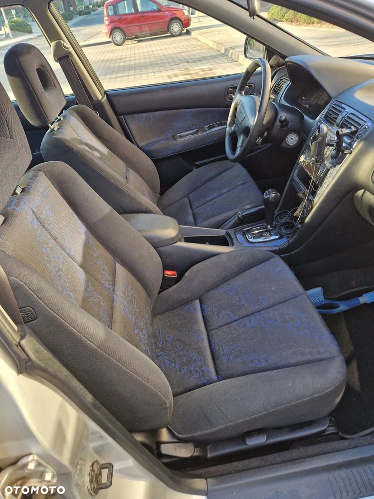 Mitsubishi Galant - 12