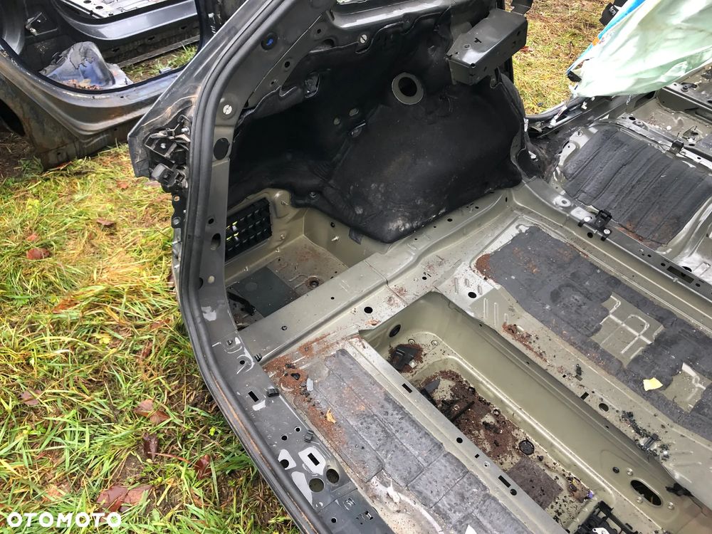 KAROSERIA Z DOKUMENTAMI BMW 3 G21 320d - 16