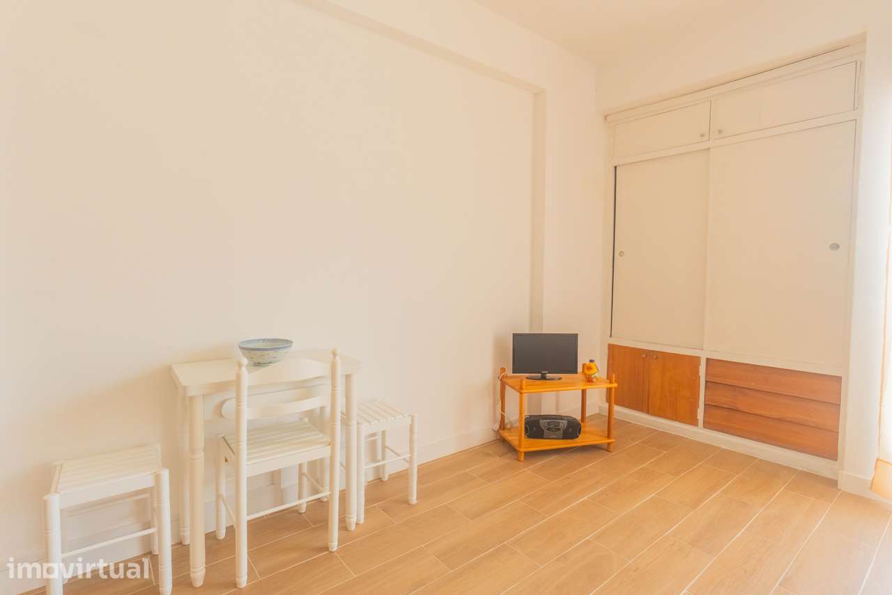 T0 com Vista Mar e Excelente Potencial de Valorização para Renovar a S - Grande imagem: 4/15