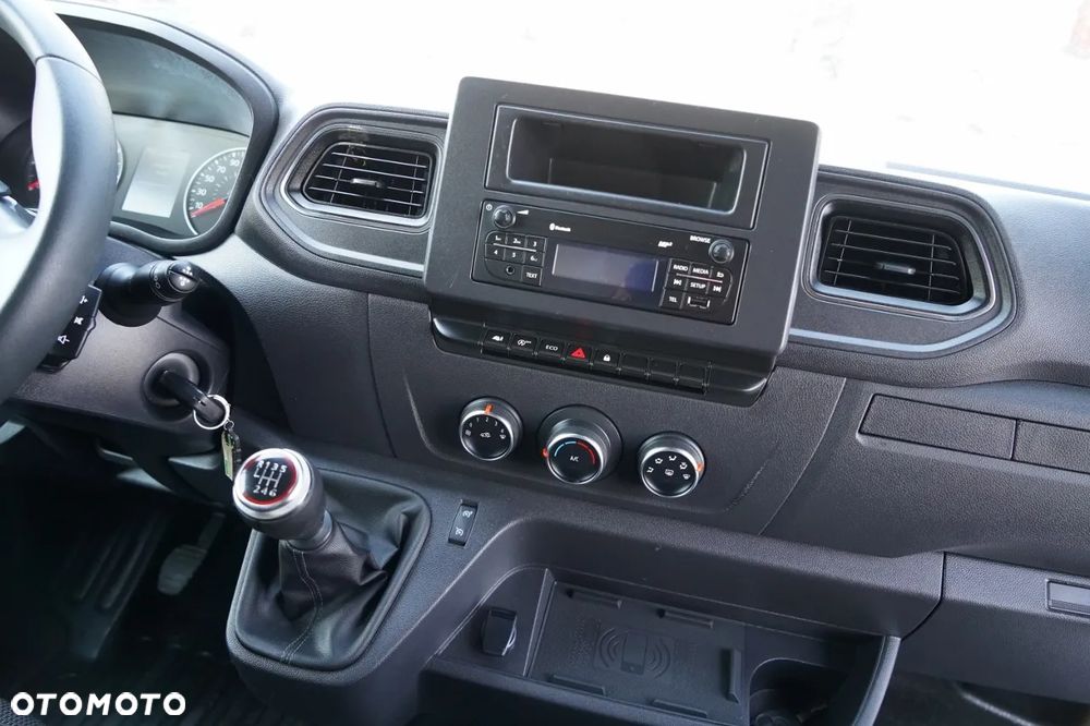 Renault MASTER / BLASZAK / FURGON / 2023 - 28