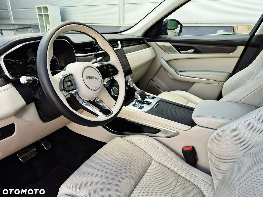 Jaguar F-Pace - 21