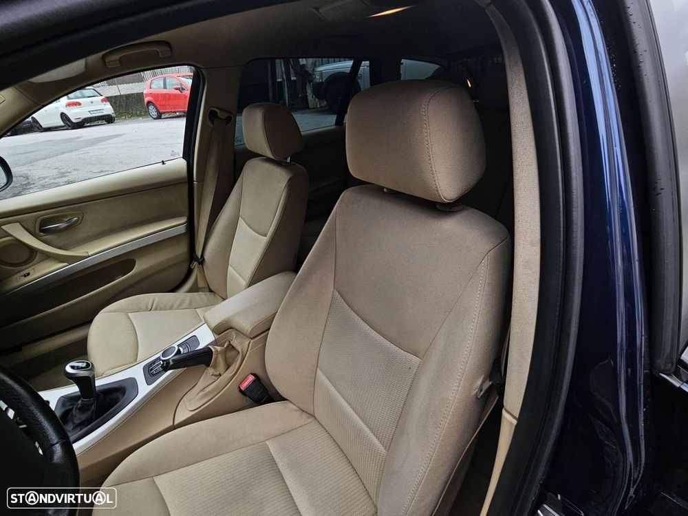 BMW 318 d Touring Sport - 38