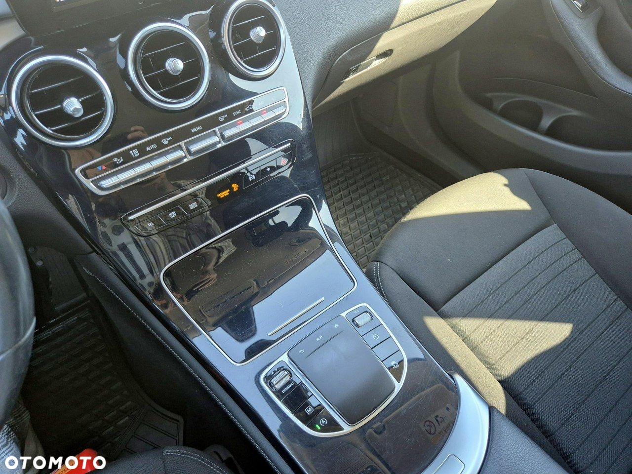 Mercedes-Benz GLC - 21