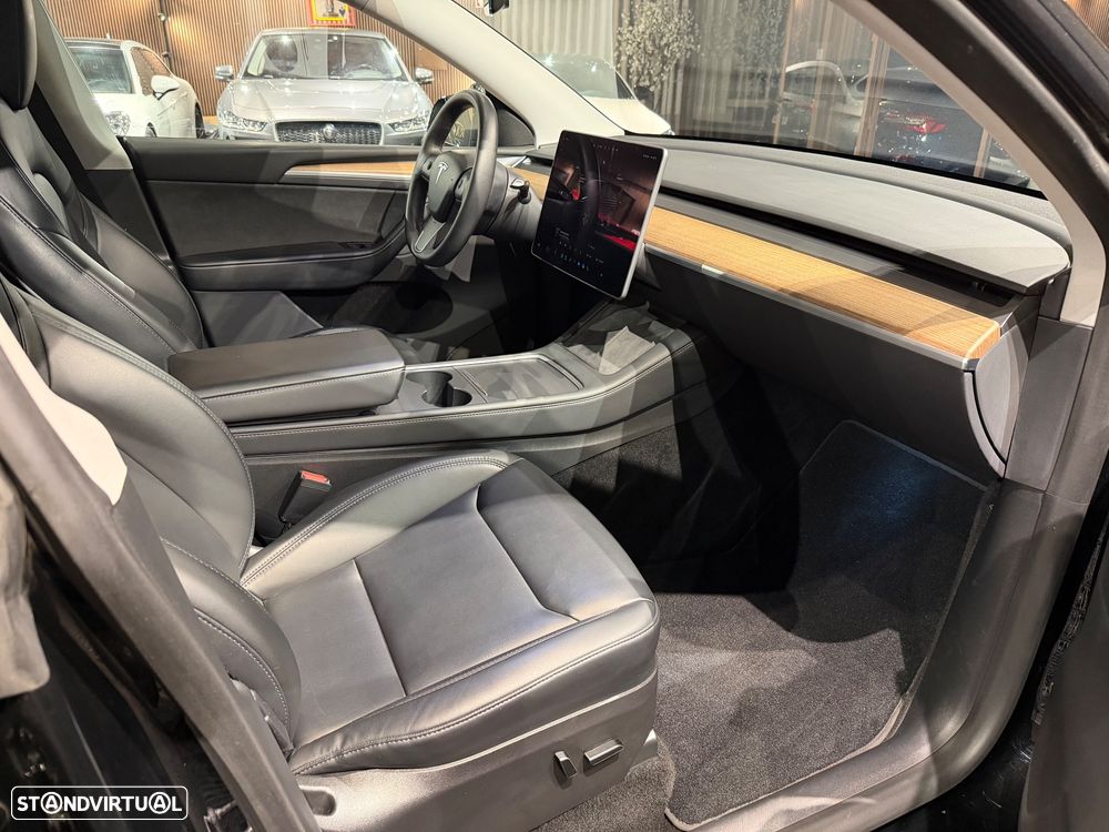 Tesla Model Y Long Range Dual Motor AWD - 29