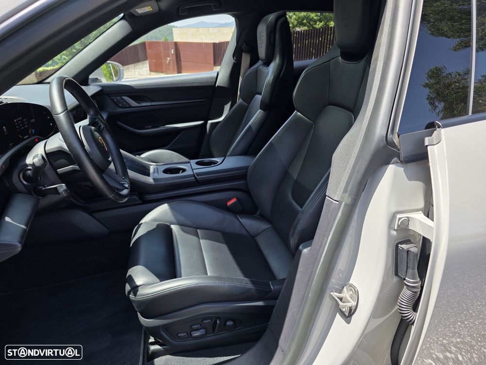 Porsche Taycan Sport Turismo - 21