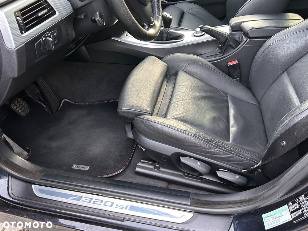 BMW Seria 3 320i - 26