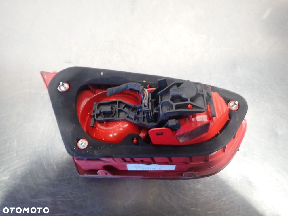 LAMPA PRAWA TYLNA W KLAPIE SEAT LEON II - 5