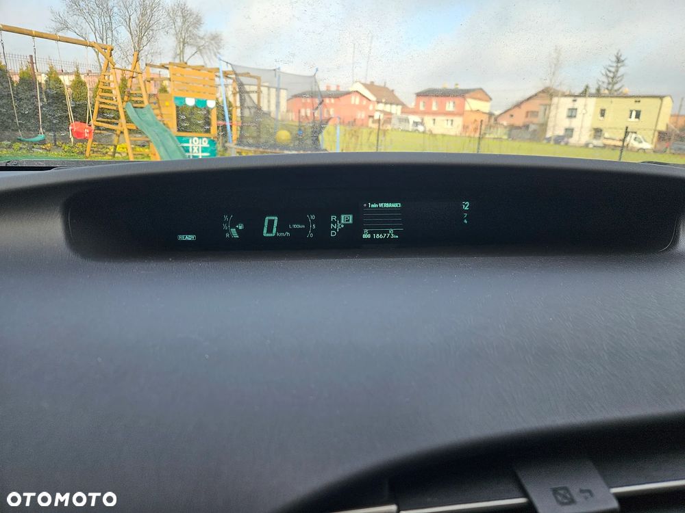 Toyota Prius (Hybrid) Executive - 23