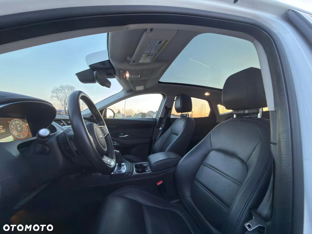 Jaguar E-Pace P250 AWD SE - 33