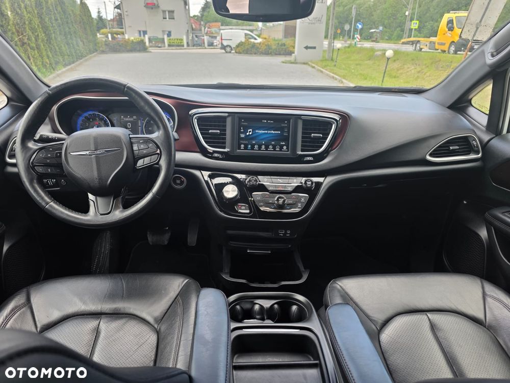 Chrysler Pacifica - 36