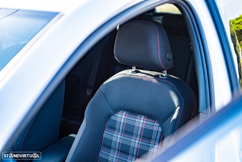 VW Golf GTI (BlueMotion ) DSG - 11