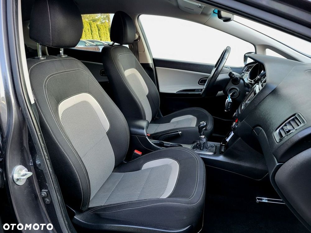 Kia Ceed - 10