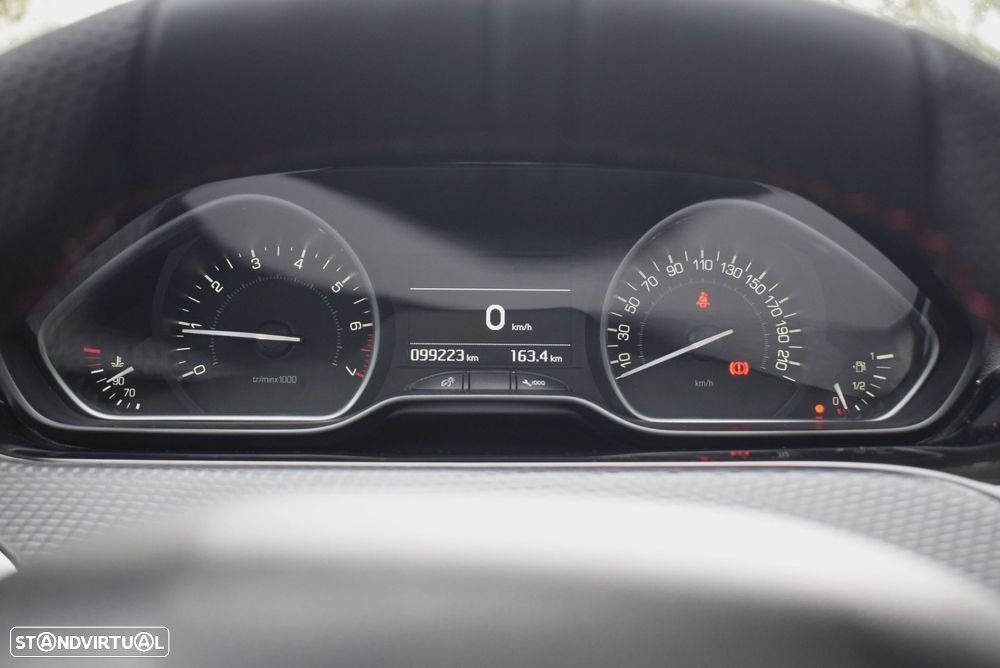 Peugeot 208 1.2 PureTech GT Line - 25