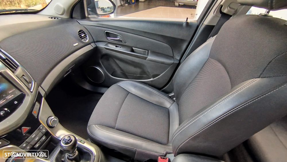 Chevrolet Cruze SW 1.7 VCDi LTZ - 30