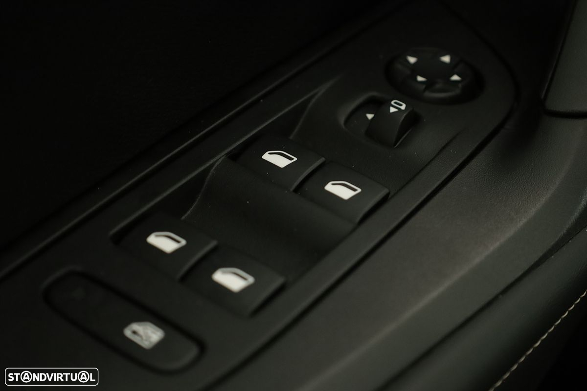 Peugeot 2008 1.2 PureTech Allure - 20