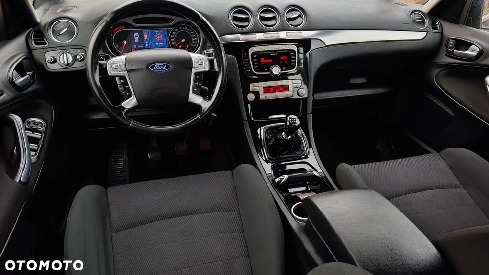 Ford Galaxy 2010 photo 5