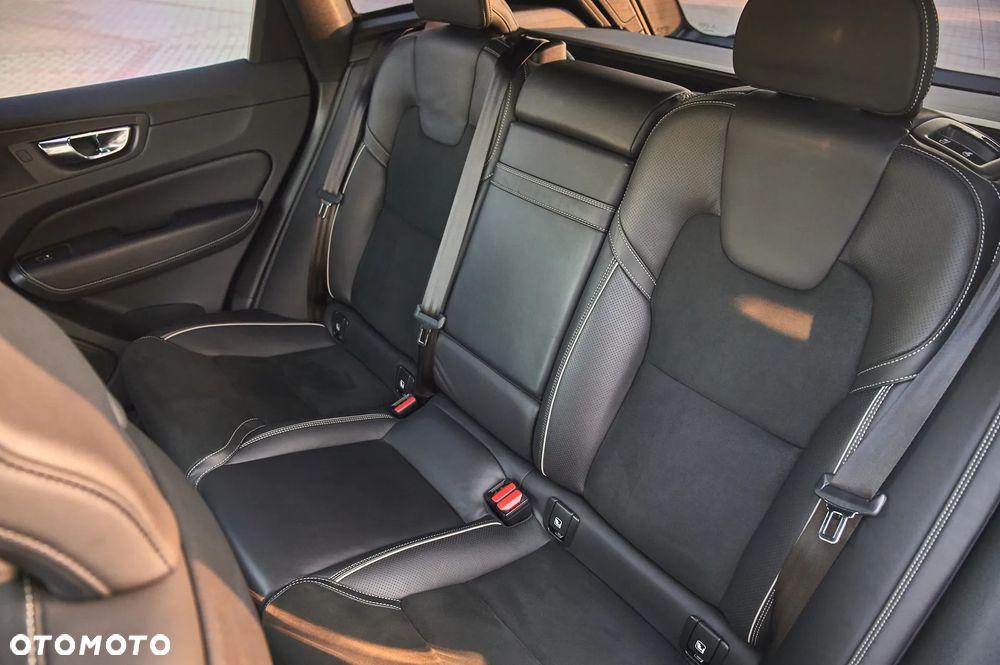 Volvo XC 60 D4 R-Design - 27
