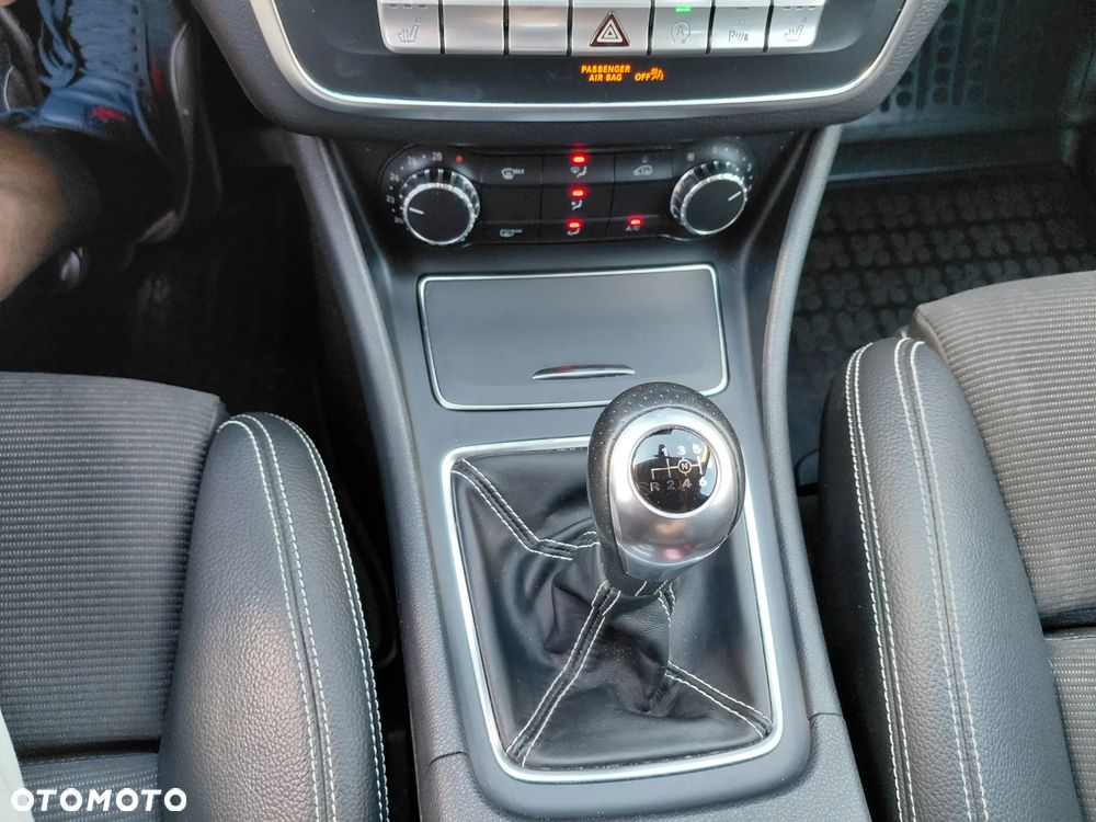 Mercedes-Benz GLA 180 Style - 9