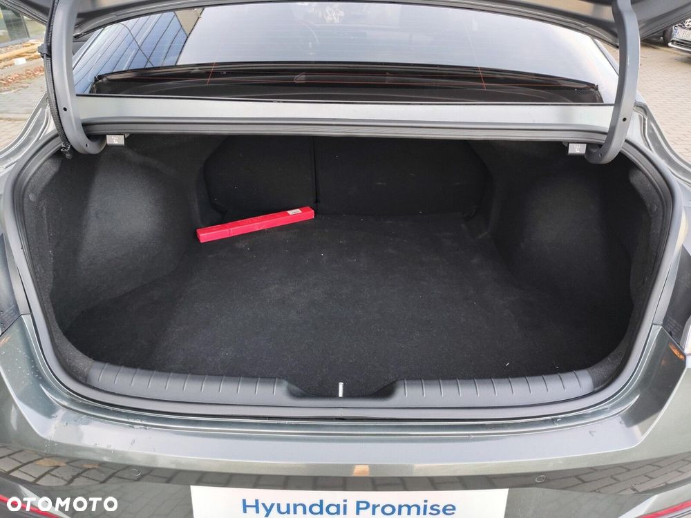 Hyundai Elantra - 23