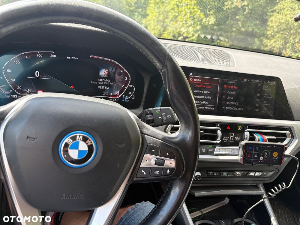 BMW Seria 3 330e M Sport - 12