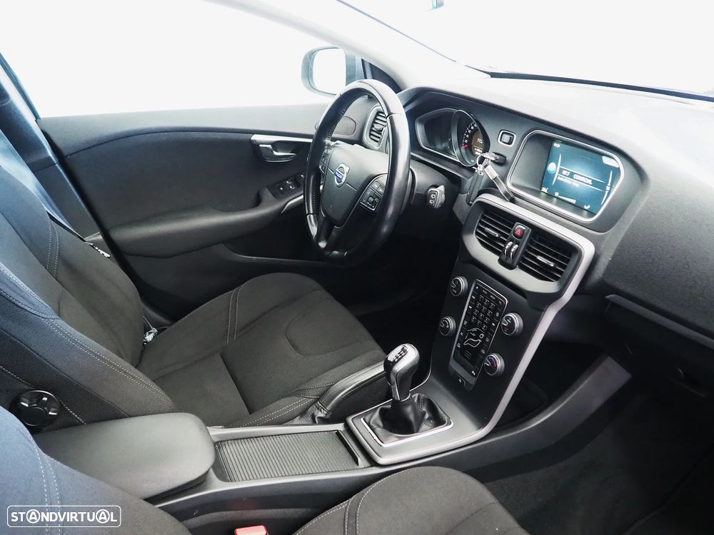 Volvo V40 1.6 D2 Momentum Eco - 14