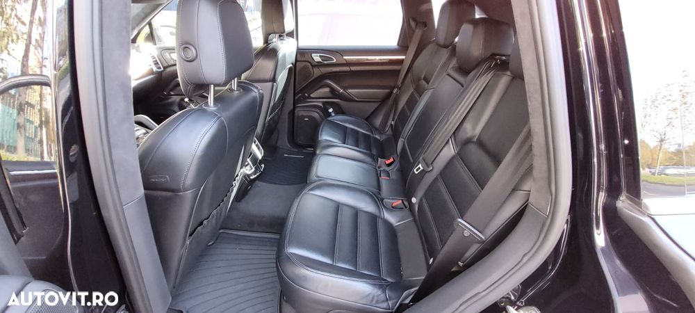 Porsche Cayenne Turbo - 8