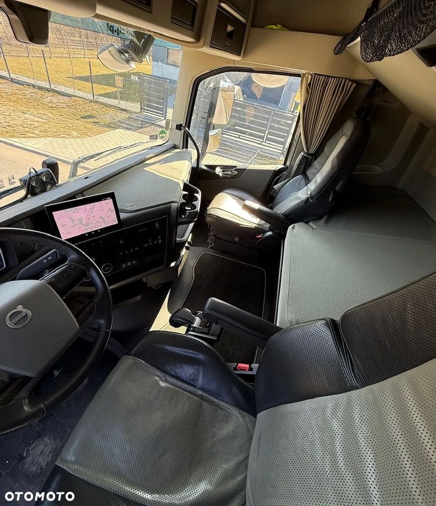 Volvo FH4 500 GLOB XXL AUTOMAT NEW I-SAVE RETARDER 4-BATERIE ACC ORUROWANIE Z HALOGENAMI KAMERY I-PARCOOL FULLLED LIMITED EDITION FULLOPTION 2xALUTANK ALUFELGI NAVI LODÓWKA SKÓRA LOW DECK MEGA 2022r IGŁA - 8