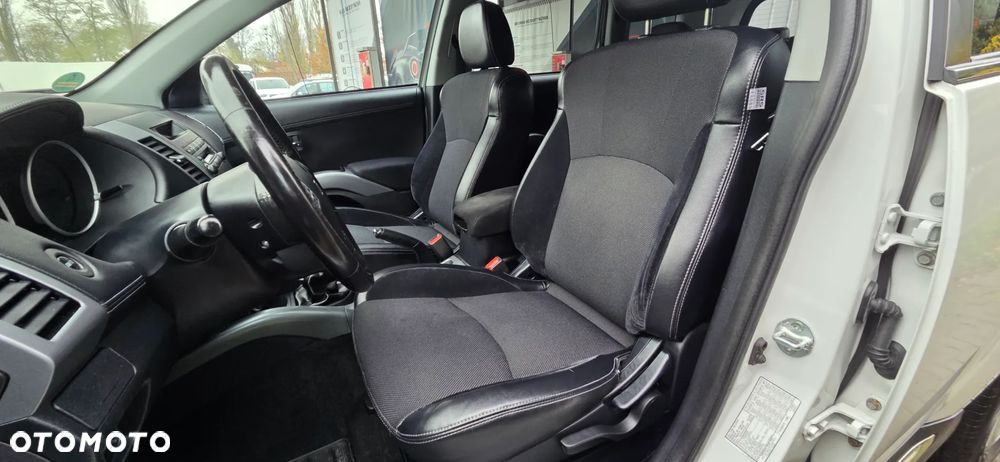 Mitsubishi Outlander 2.2 DI-D ClearTec 2WD Edition - 28