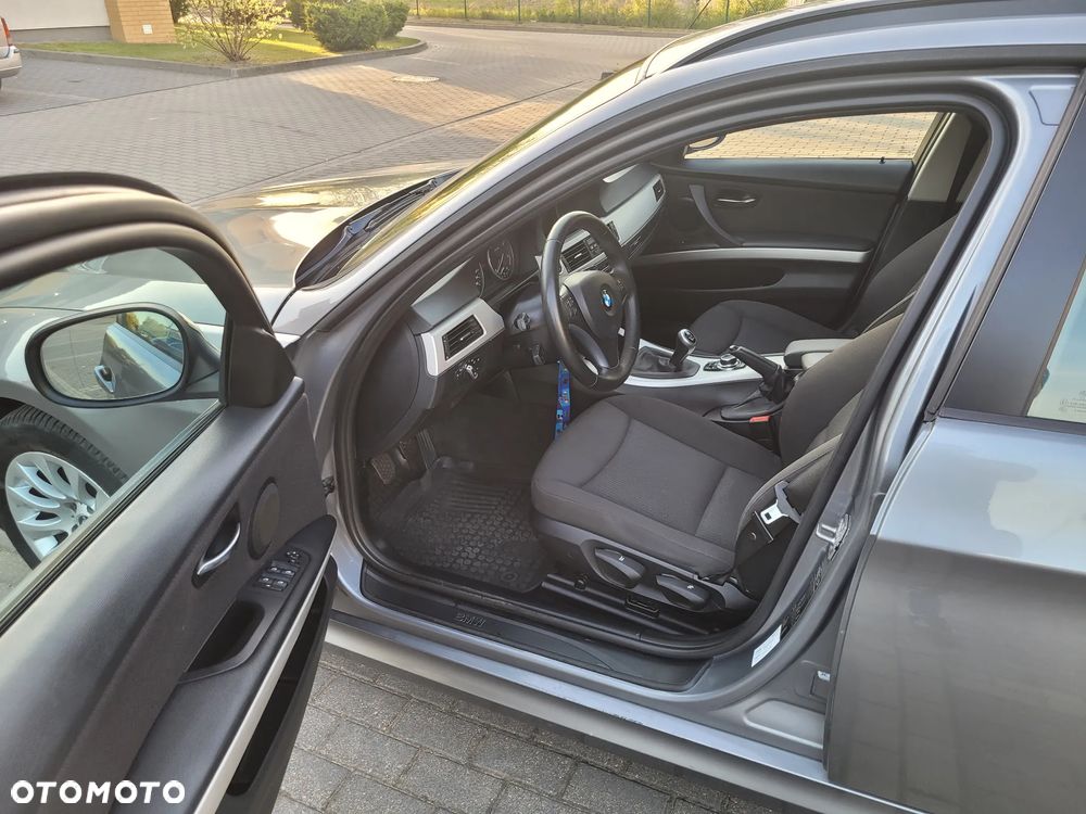 BMW Seria 3 318d - 9