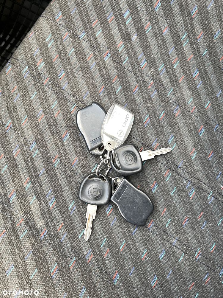 Opel Astra 1.4 GL - 26