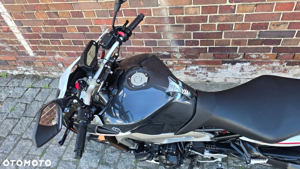 Yamaha MT - 13