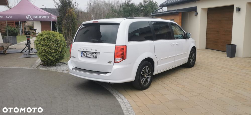 Dodge Grand Caravan - 5