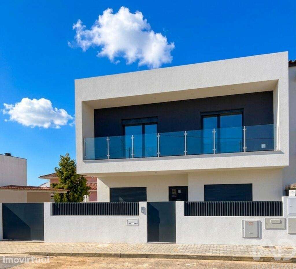 Casa T4 em Amora de 200,00 m2 - Grande imagem: 2/20