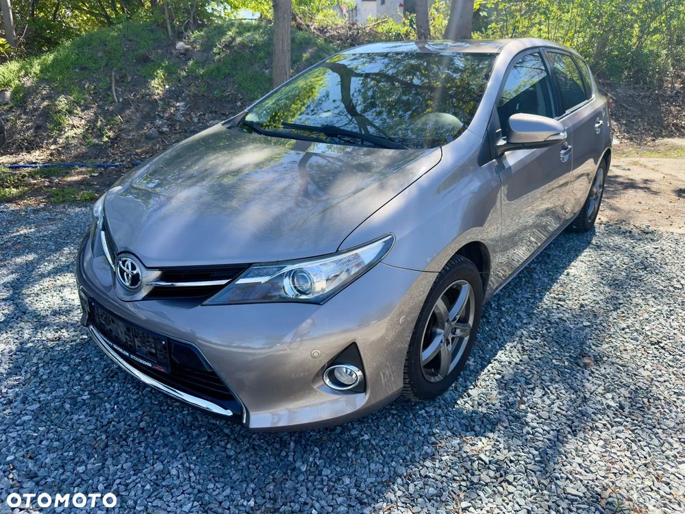 Toyota Auris 1.6 Valvematic Executive - 1