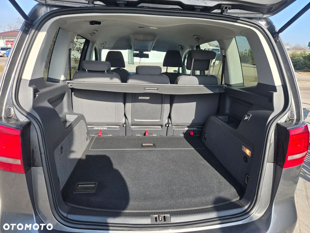 Volkswagen Touran - 14