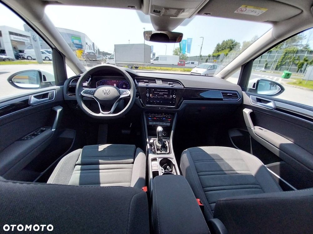 Volkswagen Touran - 10