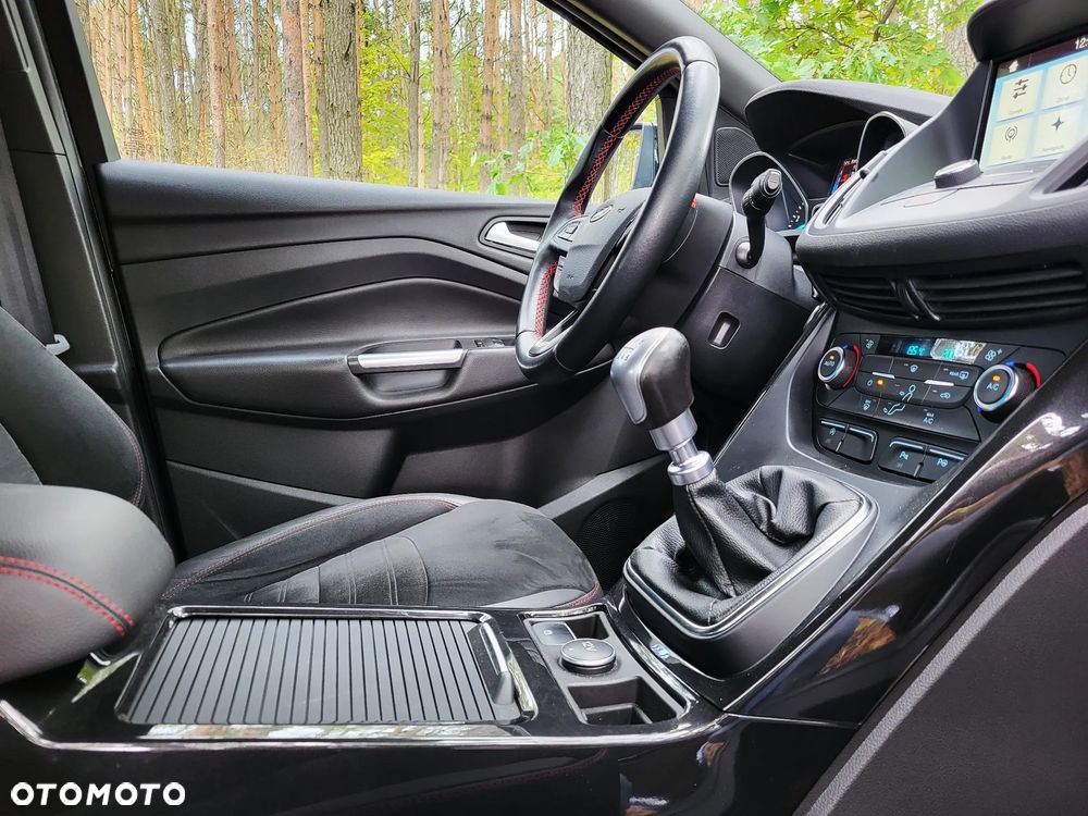 Ford Kuga 1.5 EcoBoost 2x4 ST-Line - 11
