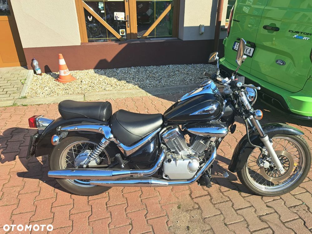 Suzuki Intruder - 1