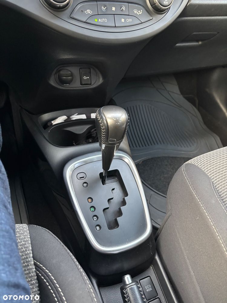 Toyota Yaris Hybrid 100 Premium EU6 - 6