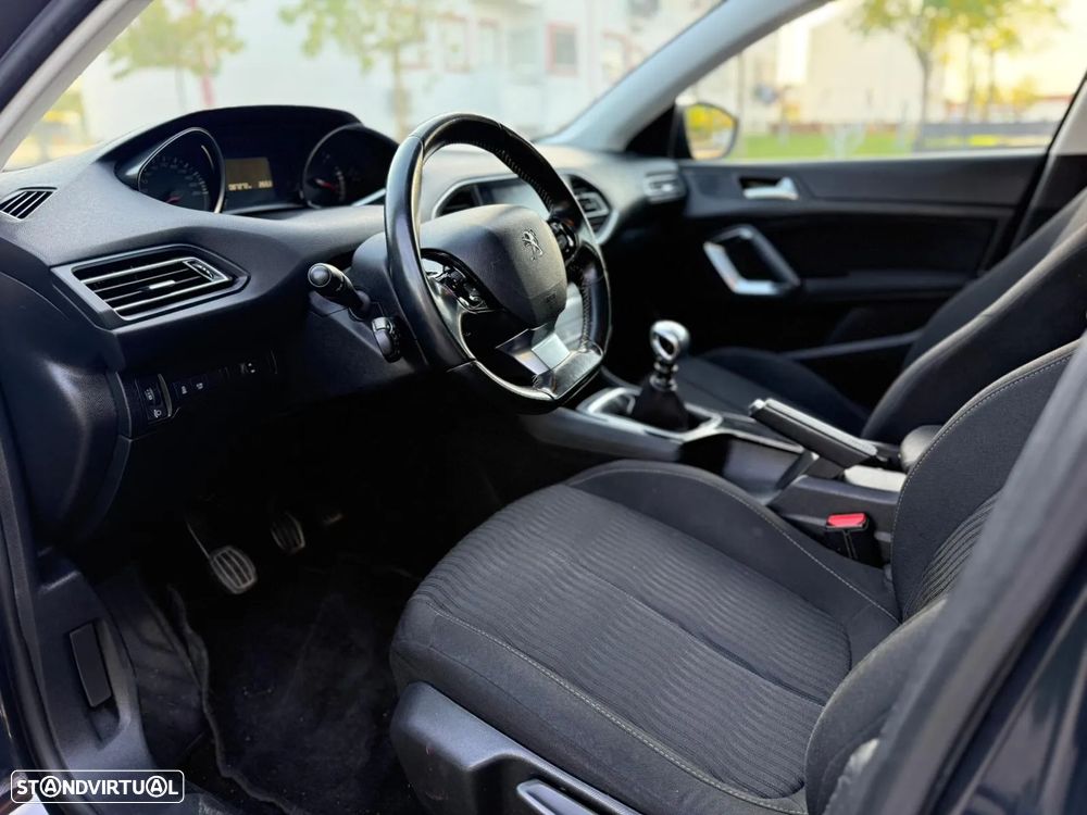 Peugeot 308 - 8