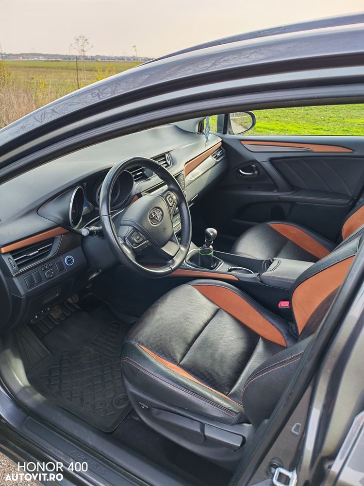 Toyota Avensis 1.8 Executive - 6