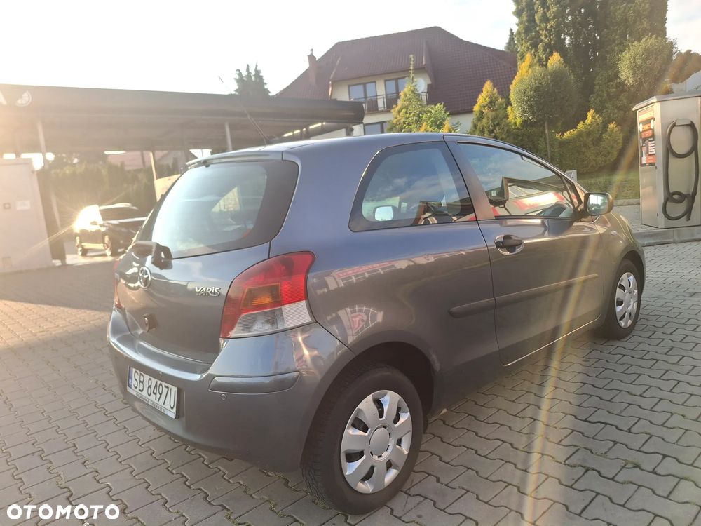 Toyota Yaris - 4