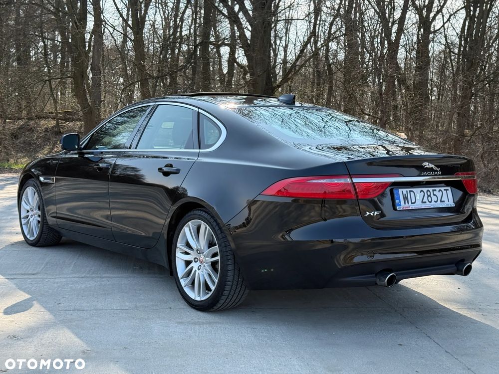 Jaguar XF 35t Portfolio - 8