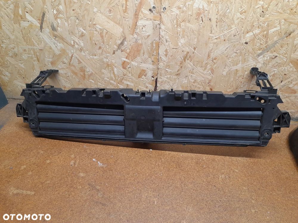 Audi A4 B9 KIEROWNICA POWIETRZA ŻALUZJA 8W0971277 8W0807771F - 1